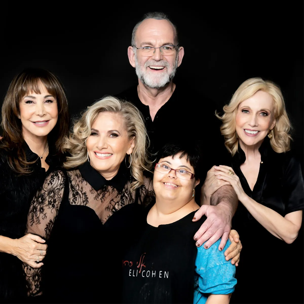 פותחים יום - ערוץ 13- שילוב בעלי מוגבלויות במרכז לפתרונות שיער